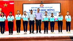 An Giang: Trao 40 suất học bổng cho học sinh nghèo hiếu học