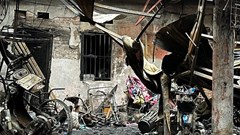 Sau tiếng nổ lớn, khói lửa bùng lên dữ dội