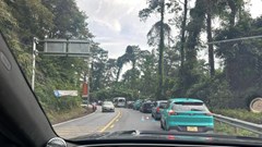 Nhiều điểm du lịch ùn tắc do quá tải khách du lịch