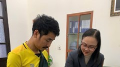 Hành khách Campuchia bỏ quên hàng xấp ngoại tệ trên tàu