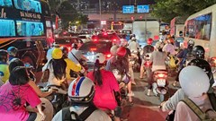 Siết chặt phương tiện cá nhân để giảm ùn tắc liệu đã hợp lý?