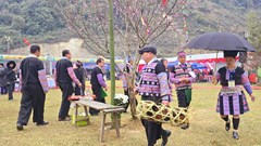 Người Mông vui hội Gầu Tào