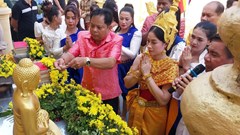 Đồng bào Khmer đón Tết Chôl Chnăm Thmây tại Làng Văn hóa – Du lịch các dân tộc Việt Nam 