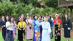 Phu nhân Thủ tướng  Nhật Bản và Việt Nam thăm Làng Văn hóa - Du lịch các dân tộc Việt Nam