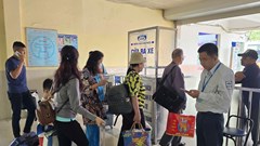 Tranh thủ ra bến xe từ trưa để tránh tắc đường