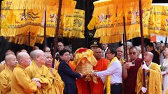 Hàng ngàn người cung nghênh và chiêm bái xá lợi Đức Phật tại chùa Tam Chúc
