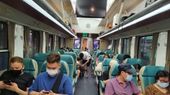 Đường sắt giảm giá vé tàu cho học sinh đi thi, nhập học