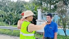 Tài xế chở 45 hành khách vi phạm nồng độ cồn kịch khung 