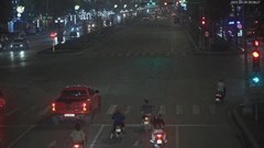 Ô tô gắn biển “siêu đẹp” lộ biển số giả vì vượt đèn đỏ