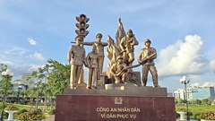 Khánh thành Tượng đài “Công an nhân dân vì dân phục vụ”