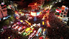 Rước đèn Trung thu khổng lồ mừng Quốc khánh 2.9