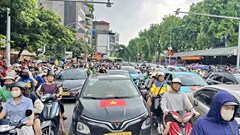 Hà Nội: Người dân ken kín đường đón chờ Lễ diễu binh, diễu hành