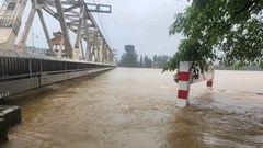 Tạm dừng chạy tàu Bắc – Nam do lũ lớn ở miền Trung