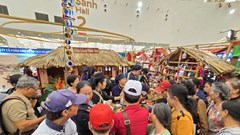 Thấp thoáng bản làng giữa Hội chợ mùa Thu lần thứ nhất - 2025