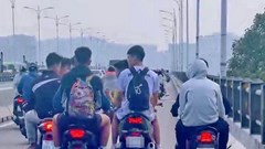 Xử lý nhóm thanh niên gây mất an toàn giao thông trên cầu Vĩnh Tuy