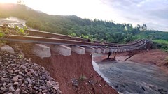 Bão số 13 làm hư hỏng nghiêm trọng một số đoạn đường sắt 