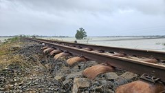 Tiếp tục tạm ngừng chạy tàu khách tuyến Bắc - Nam