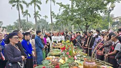 Ấm áp mâm cơm sum vầy tại “ngôi nhà chung”