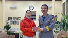 Trả lại trang sức và tiền mặt cho hành khách bỏ quên khi đi tàu