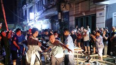 Cứu 5 người mắc kẹt trong vụ cháy đêm qua tại Hà Nội 