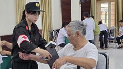 Bộ tư lệnh Cảnh sát cơ động khám bệnh và tặng quà tại Trung tâm Điều dưỡng thương binh Thuận Thành 
