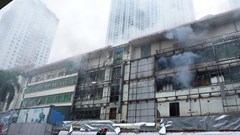 Cháy siêu thị điện máy cũ đang được phá dỡ 