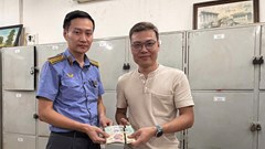 Trả lại gần 123 triệu đồng cho hành khách bỏ quên khi xuống tàu