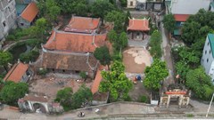 Giữ hồn cốt trăm năm cho cổng làng 