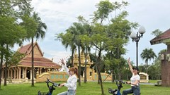 Khám phá Ngôi nhà chung bằng xe đạp