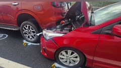 Hai vụ tai nạn làm hỏng 11 ô tô do không giữ khoảng cách trên cao tốc