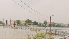 Hà Nội cấm lưu thông trên nhiều tuyến đường ngoại thành do ngập sâu