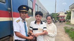 Trả lại túi xách chứa 30 triệu đồng khách bỏ quên trên tàu