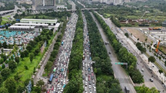 Một số điểm còn bị ngập, di chuyển trên Đại lộ Thăng Long thế nào?