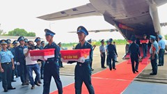 Chuyến bay thứ ba vận chuyển 15.401 mẫu hài cốt liệt sĩ ra Hà Nội giám định ADN