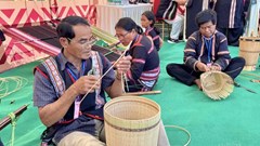 Cuộc thi đan lát, dệt thổ cẩm và tạc tượng dân gian truyền thống của đồng bào DTTS