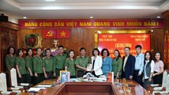 Vụ Thư viện phối hợp tặng hơn 600 cuốn sách cho Công an tỉnh Lâm Đồng