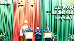 Trao tặng Huân chương bảo vệ Tổ quốc hạng Ba cho hai phi công Trung đoàn 940