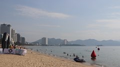 Gần 800 VĐV tham gia Giải bơi biển SeaStar Nha Trang Bay 2025
