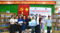 Gia Lai: Trao tặng tủ sách cho các em học sinh vùng biên giới