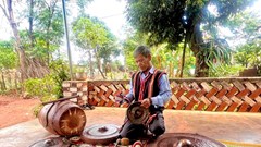 Rơ Mah Khơn - người giữ nhịp cồng chiêng 