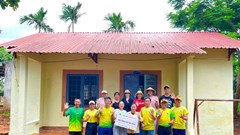 “Ánh sáng điểm làng” mang yêu thương cho học sinh vùng khó