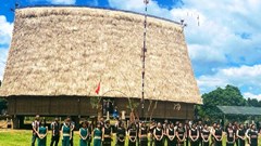 Nhà rông làng Kon Băh hồi sinh từ tro tàn
