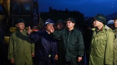 Phó Thủ tướng Hồ Quốc Dũng kiểm tra công tác khắc phục tại đèo Khánh Lê 