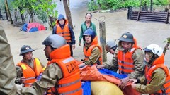 Công an Gia Lai căng mình cứu dân giữa lũ dữ