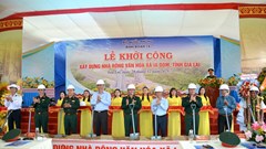  Thắm tình quân - dân từ công trình Nhà rông văn hoá xã Ia Dom