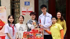 “Tết chuyền tay” mang Xuân đến trẻ em vùng biên