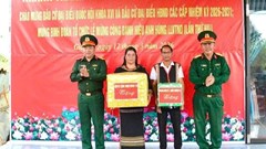Binh đoàn 15 trao “Nhà đồng đội” tiếp sức cho công nhân vượt khó