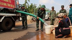 Những xe nước nghĩa tình nơi phên dậu Tổ quốc