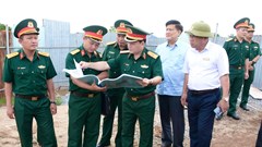Quân khu 5 kiểm tra tiến độ xây nhà sinh hoạt cộng đồng ở Đắk Lắk