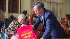 Gia Lai: Tặng quà gia đình chính sách, người có công tiêu biểu